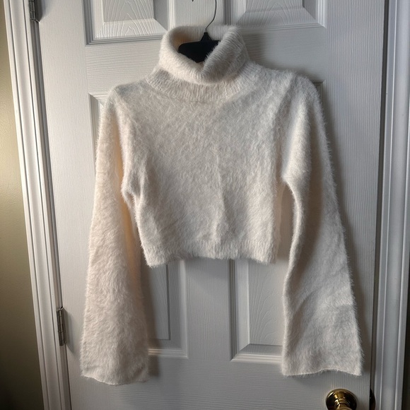 SHEIN Sweaters - SHEIN White Soft Knit Turtleneck Cropped Pullover Sweater Women's Size S